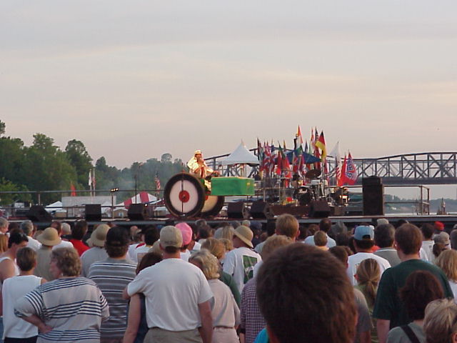 THURS MVC-243F